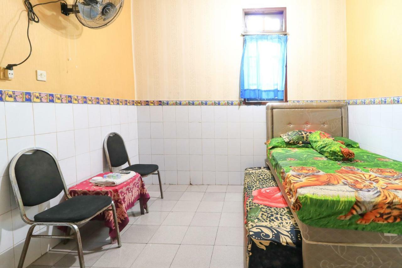 Dharmawati Homestay Syariah At Terminal Purabaya Waru Ngoại thất bức ảnh