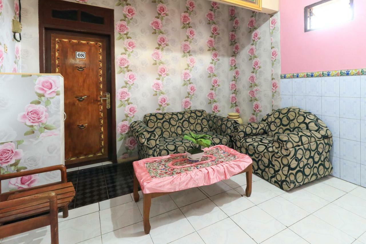 Dharmawati Homestay Syariah At Terminal Purabaya Waru Ngoại thất bức ảnh