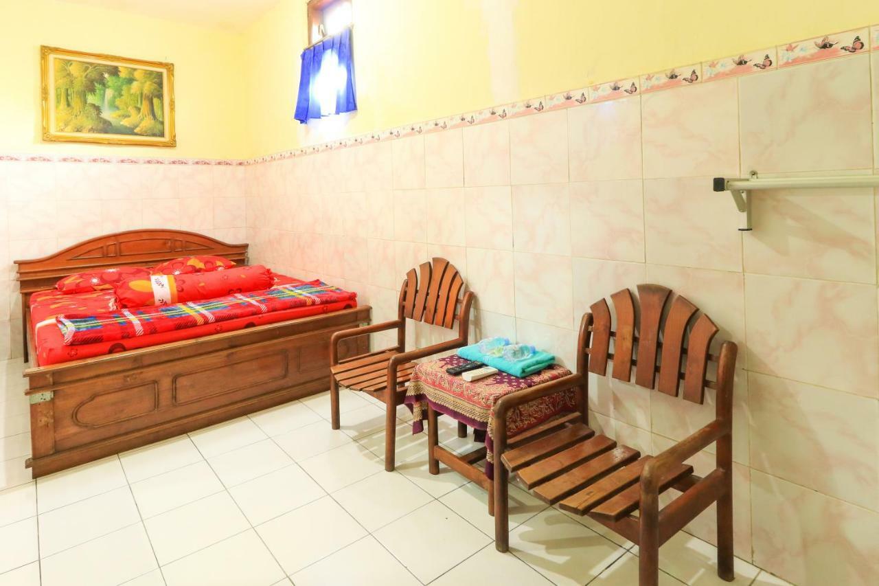 Dharmawati Homestay Syariah At Terminal Purabaya Waru Ngoại thất bức ảnh