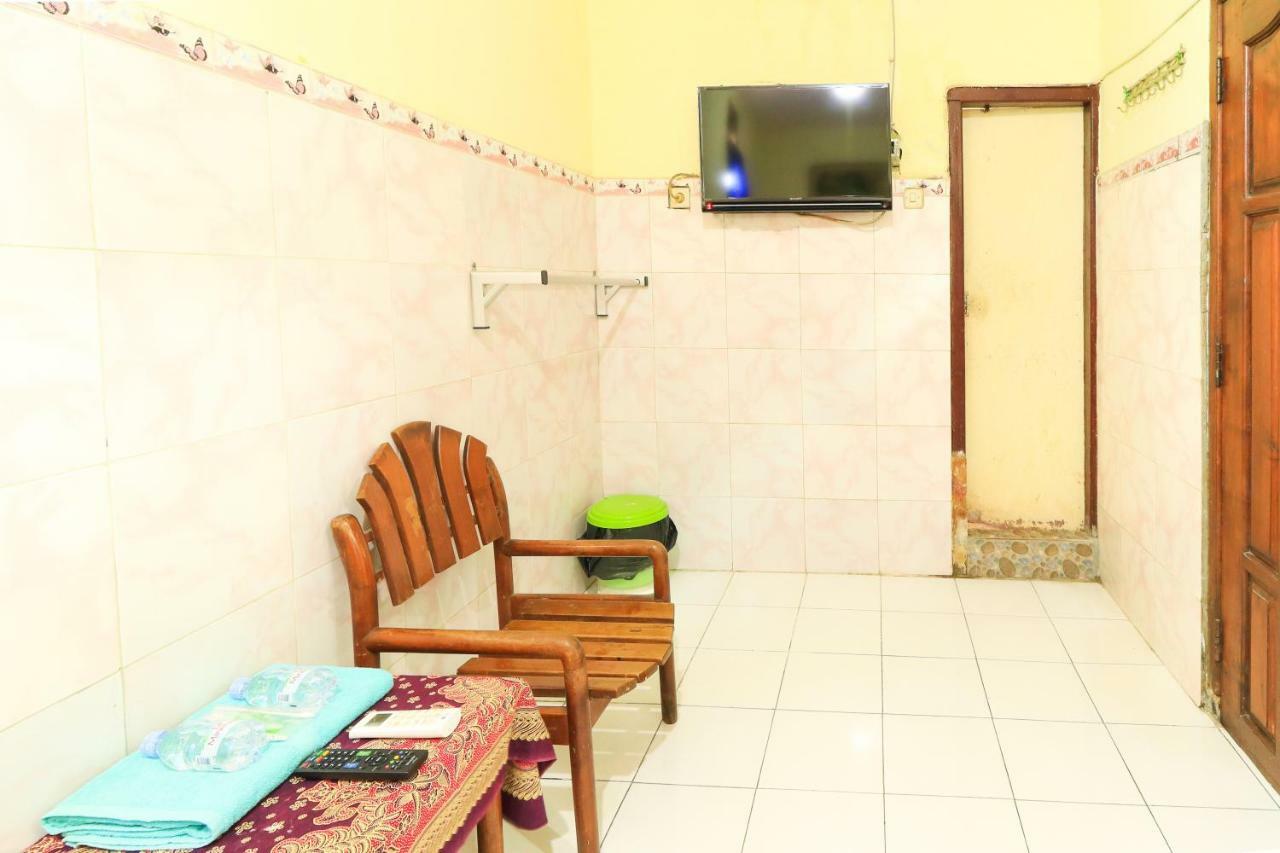 Dharmawati Homestay Syariah At Terminal Purabaya Waru Ngoại thất bức ảnh