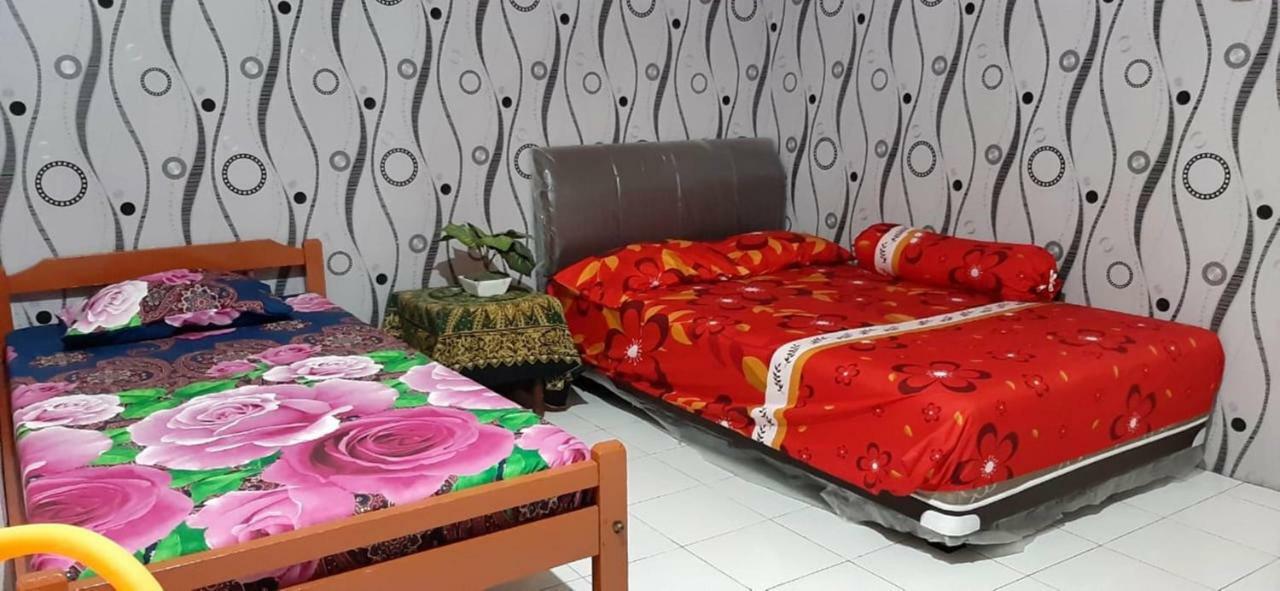 Dharmawati Homestay Syariah At Terminal Purabaya Waru Ngoại thất bức ảnh